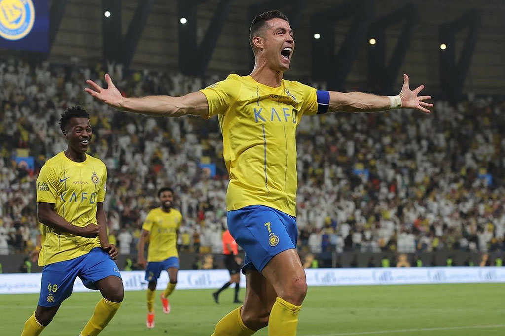 Selain mencetak rekor, torehan 35 gol Ronaldo menjadikannya sebagai top skor Liga Arab Saudi musim ini yang sekaligus membuatnya menjadi pemain yang pernah menjadi top skor di empat liga berbeda setelah di Liga Inggris bersama Manchester United, Liga Spanyol bersama Real Madrid, dan Liga Italia bersama Juventus.