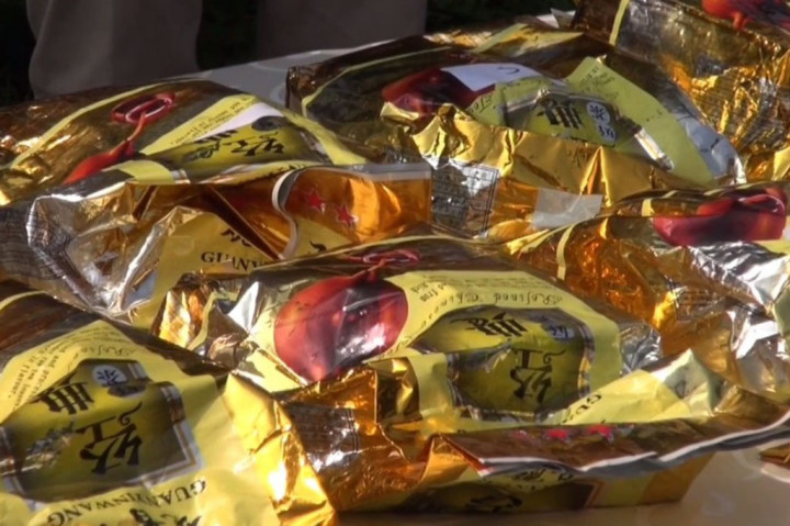 Sementara itu, Direktur Ditresnarkoba Polda Jabar, Kombes Johannes R. Manalu mengatakan, para tersangka mengaku mendapatkan sabu dari AA yang ditangkap di Kabupaten Bireun, Aceh. Dari hasil pemeriksaan, para tersangka telah menjalankan peredaran sabu selama empat bulan.