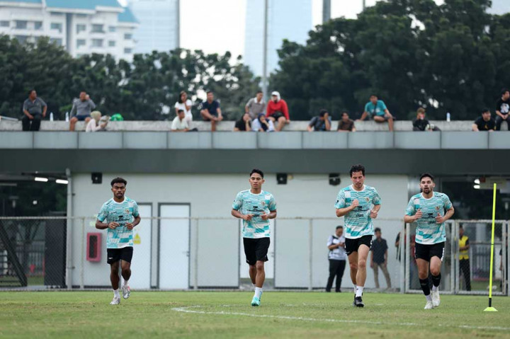 Timnas Indonesia menggelar latihan perdana untuk persiapan dua laga penutup putaran kedua kualilfikasi Piala Dunia 2026 zona Asia Grup F melawan Irak dan Filipina pada Selasa, 28 Mei 2024 sore.