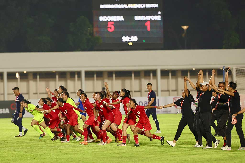 Pada tambahan waktu, pemain pengganti Reva Oktaviani melengkapi kemenangan Indonesia ketika solo run-nya menjebol gawang Singapura untuk kelima kalinya sehingga skor akhir berubah dengan skor 5-1.