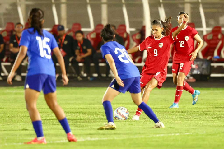 Indonesia kembali unggul setelah Claudia Scheunemann dengan tendangan keras yang mirip dengan golnya di Piala Asia Wanita U-17 di Bali beberapa waktu lalu, menghujam gawang Singapura pada menit ke-63.