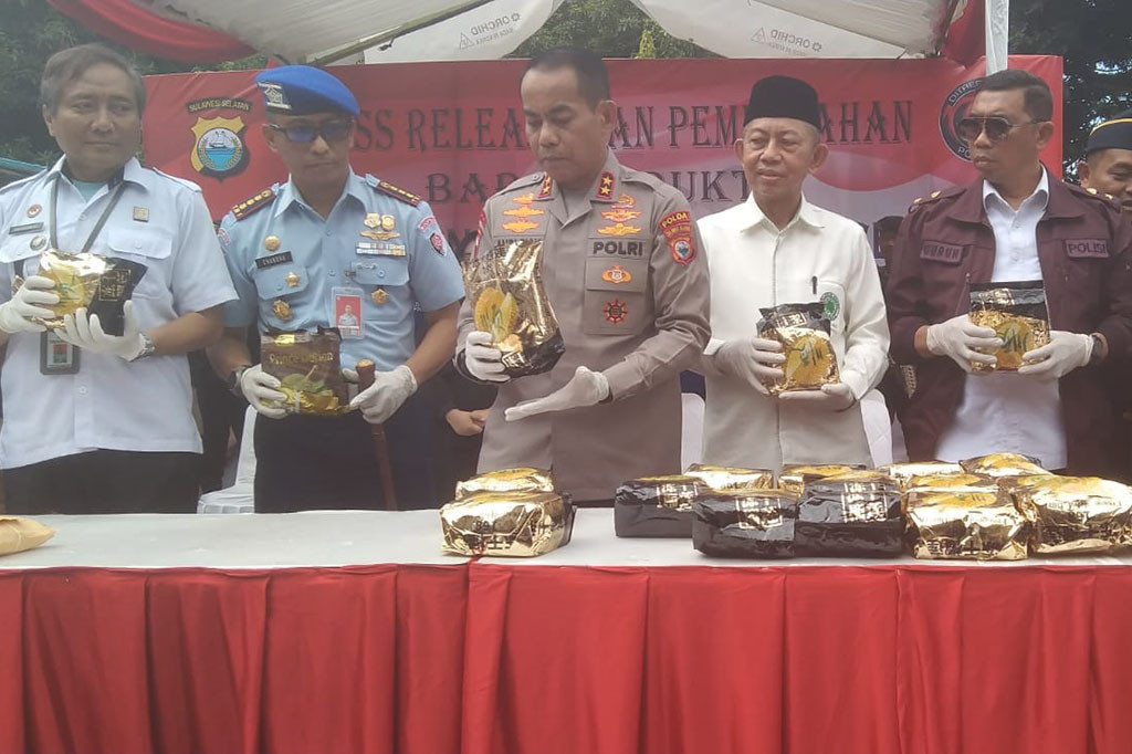 Ada tiga jenis narkoba yang dimusnahkan, yaitu sabu sebanyak 30,9 kilogram (kg), ganja 6,8 kg, dan pil ekstasi sebanyak 83 butir.