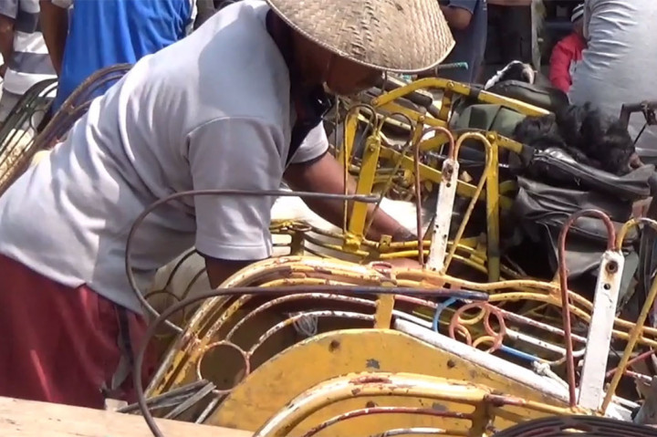 Tidak hanya satu, para abang becak ini bisa membawa tiga ekor kambing ataupun domba sekaligus dalam sekali perjalanan. Tarifnya pun cukup menggiurkan, yakni berkisar Rp50 sampai Rp60 ribu untuk satu ekor kambing atau domba yang diangkutnya.
