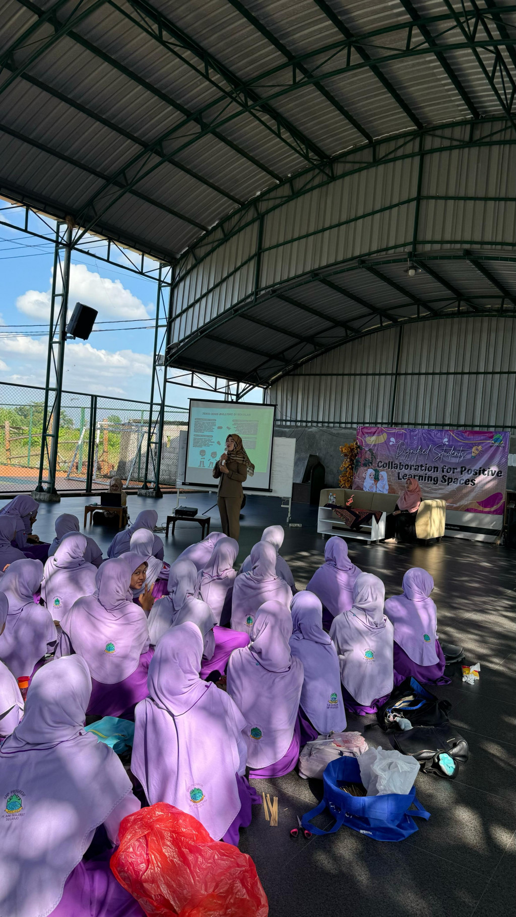 Hal itu disampaikan Kanit Pelayanan Perempuan dan Anak (PPA) Satreskrim Polresta Sidoarjo Iptu Utun Utami saat seminar bermartabat di SMP Progresif Pondok Pesantren Bumi Sholawat, Rabu, 29 Mei 2024. 