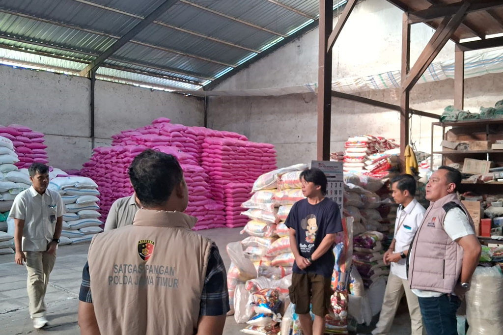 Tim Satgas Pangan Polri melakukan pemantauan dan pengawasan stok dan kemitraan penggilingan beras di wilayah Jawa Timur bersama Kementerian Pertanian Republik Indonesia, salah satunya Kabupaten Probolinggo. Kegiatan ini untuk menjalankan instruksi Presiden Joko Widodo (Jokowi).