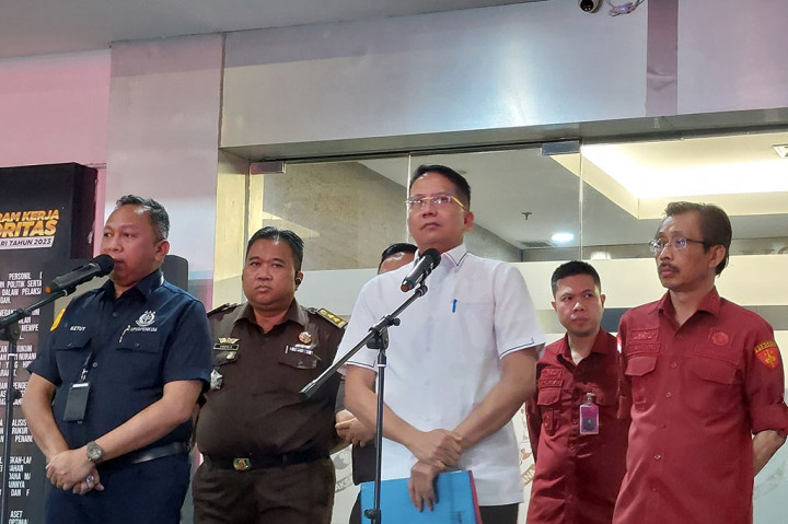 Kasus dugaan tindak pidana korupsi pada pengelolaan kegiatan usaha komoditi emas Tahun 2010-2022 masuk babak baru. Enam orang mantan pejabat PT Antam ditetapkan tersangka dalam kasus korupsi emas 109 ton.