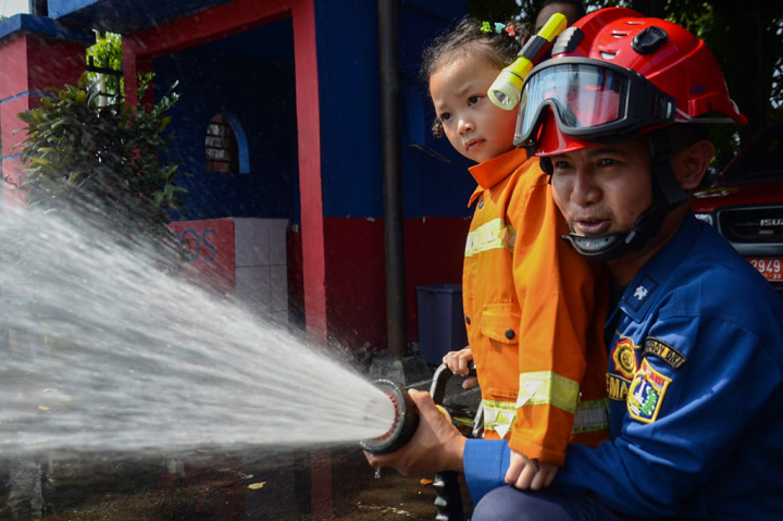Kegiatan ini untuk membentuk kesadaran sejak dini pada anak-anak mengenai pentingnya keselamatan dan pencegahan bahaya kebakaran. 