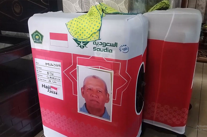 Perjuangan keduanya selama 38 tahun dengan menabung dari rejeki yang disisihkan sebesar Rp10 ribu setiap minggunya mengantarkan keduanya mencapai cita-cita yang telah lama ditunggu.