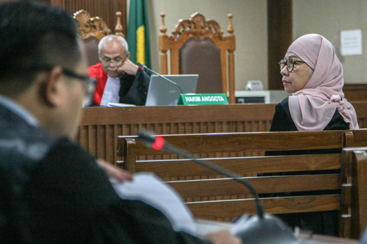 Selain pidana utama, Wawan turut menuntut agar Majelis Hakim menjatuhkan pidana tambahan kepada Karen untuk membayar uang pengganti sebesar Rp1,09 miliar dan 104 ribu dolar Amerika Serikat (AS) subsider 2 tahun penjara.