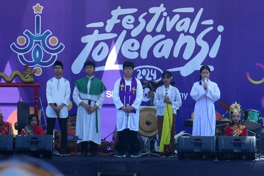 Dalam Festival Toleransi ini juga diisi dengan doa. Doa dilakukan secara bergantian dengan cara agama berbeda, baik dari Islam, Katolik, Kristen, Hindu, dan Budha.