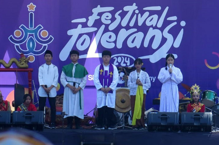 Dalam Festival Toleransi ini juga diisi dengan doa. Doa dilakukan secara bergantian dengan cara agama berbeda, baik dari Islam, Katolik, Kristen, Hindu, dan Budha.