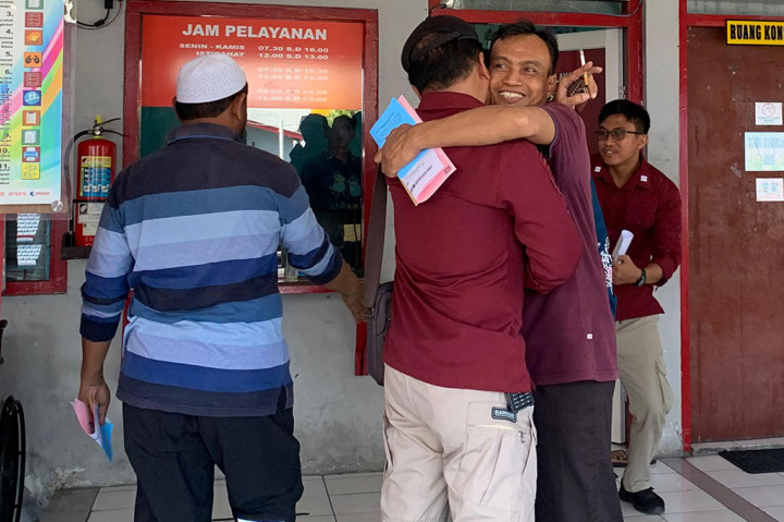 Dua narapidana kasus terorisme (napiter), ES dan HH, bebas dari Lapas Surabaya karena mendapatkan hak pembebasan bersyarat, Kamis, 30 Mei 2024.