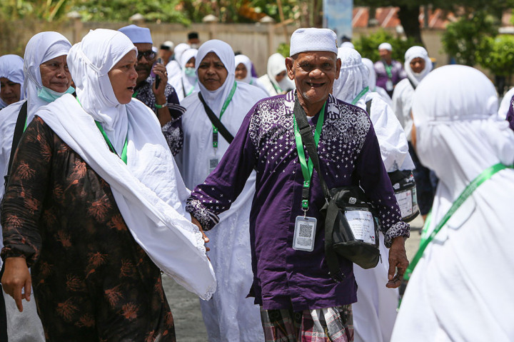 Sebanyak 393 jemaah haji Embarkasi Aceh kloter 2 yang berasal dari Kabupaten Bireuen, Aceh telah diberangkatkan ke Jeddah, Arab Saudi. Penerbangan kloter 2 tersebut melalui Bandara Sultan Iskandar Muda (SIM) Blang Bintang, Aceh Besar, Kamis, 30 Mei 2024.