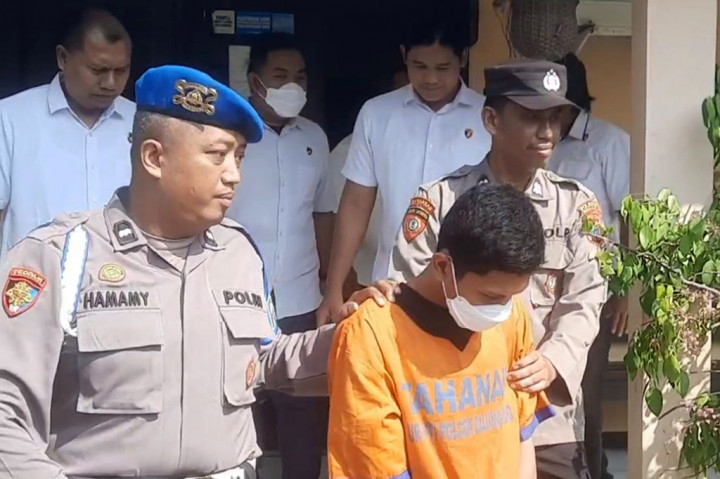 Saat diinterogasi, ADR mengaku mendapatkan sabu tersebut dari MAS XX, seorang narapidana di Lapas Madiun. Barang haram itu kemudian diedarkan ADR dengan cara diletakkan di tempat-tempat tertentu. Tersangka mengetahui lokasi dari google maps yang dibagikan melalui pesan WhatsApp kepada pembelinya.