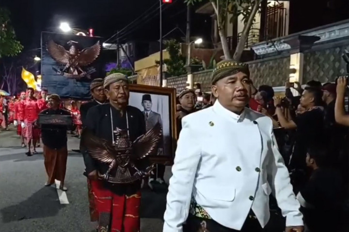 Dalam kegiatan ini, selain pusaka Pancasila juga turut dikirab teks Pancasila dan juga foto Bung Karno. Kegiatan bedol pusaka juga dimeriahkan dengan acara pawai lampion.