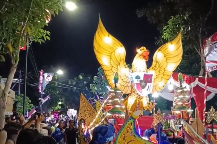 Ritual bedol pusaka ini menjadi agenda tahunan di Kota Blitar dan menjadi hiburan seluruh warga. Dalam kirab ini, juga dimeriahkan iringan lampu-lampu lampion dengan berbagai bentuk serta model. Ini merupakan perwujudan dari gambar lima sila yang terkandung dalam Pancasila.