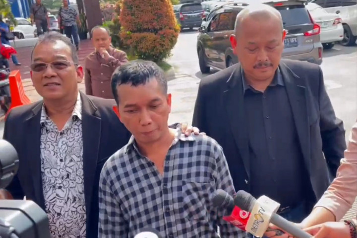 Untuk memperkuat anaknya tidak terlibat dalam kasus pembunuhan Vina dan Eki pada 2016 silam, Rudi Irawan ayah kandung Pegi setiawan akan menyerahkan barang bukti berupa rekapan gaji anaknya ke penyidik Ditreskrimum Polda Jabar.