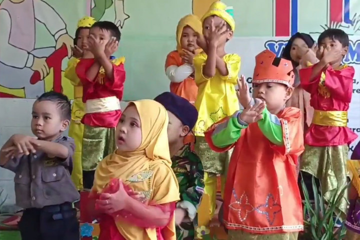 Kegiatan ini sengaja dilakukan untuk menanamkan nilai-nilai Pancasila sejak dini. Melalui Pancasila, siswa diharapkan memiliki sikap toleransi di tengah perbedaan suku, agama dan budaya.