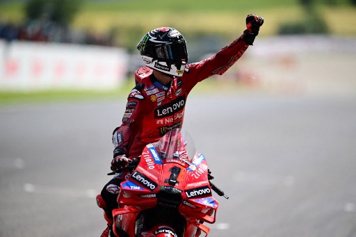 Pembalap Ducati Francesco Bagnaia memenangi sprint race Grand Prix Italia pada hari Sabtu, 1 Juni 2024, untuk mendekati pemimpin kejuaraan Jorge Martin di klasemen.