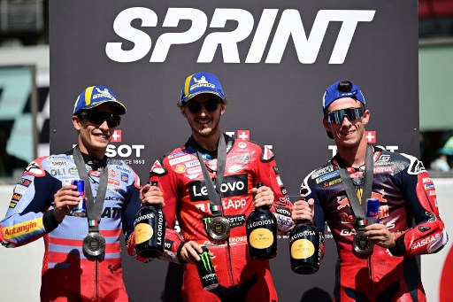 Sementara Marc Marquez dari Gresini Racing finis kedua untuk kelima kalinya dalam sprint musim ini, sementara rookie Tech3 Pedro Acosta berada di urutan ketiga.