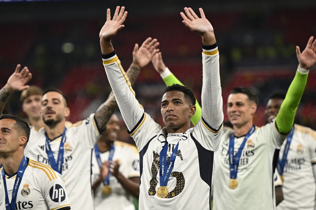 Dortmund sudah memberi perlawanan hingga mampu mencetak gol balasan lewat sundulan Niclas Fuellkrug pada menit-menit akhir pertandingan. Tetapi, gol tersebut dianulir wasit asal Slovenia Slavko Vincic karena posisi Fuellkrug sudah terperangkap offside. Dengan begitu, Madrid menang dengan skor 2-0.