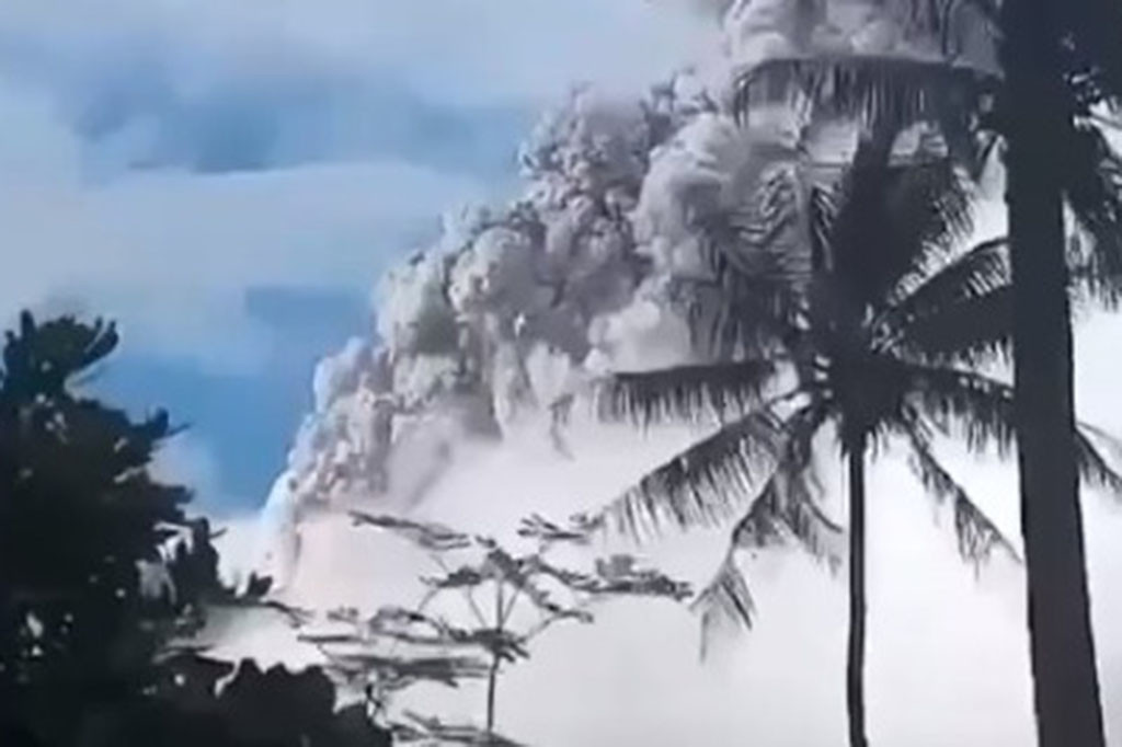 Kolom abu teramati berwarna putih hingga kelabu dengan intensitas tebal condong ke arah barat. Erupsi ini terekam di seismogram dengan amplitudo maksimum 47.3 mm dan durasi sementara ini ± 7 menit 40 detik.