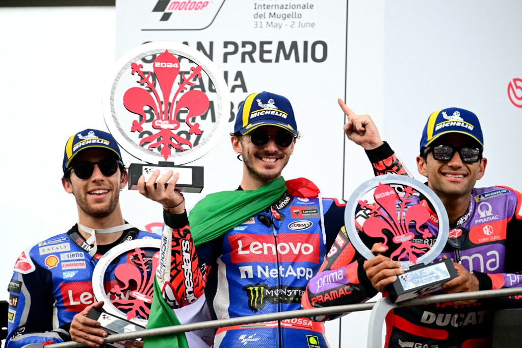 Dua pembalap Ducati Lenovo Francesco Bagnaia dan Enea Bastianini memberikan kemenangan sempurna bagi tim pabrikan pada balapan kandang mereka, MotoGP Italia, yang digelar di Sirkuit Mugello,
Italia, Minggu, 2 Juni 2024.