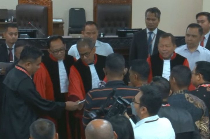 Masalah di TPS 10 ialah perolehan suara Partai Gelora yang diklaim bertambah 51 suara. Padahal, partai tersebut hanya meraih 50 suara.