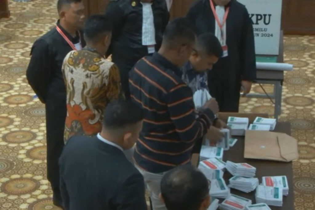 Setelah kotak suara dibuka dan diverifikasi, ternyata 51 suara yang dipermasalahkan merupakan surat suara tidak sah. Rinciannya, surat suara di TPS 10 ada 170 dan surat suara. Sebanyak 166 surat suara terpakai dan empat surat suara tidak terpakai. Dari 166 surat suara terpakai, surat suara tidak sah ada 51.