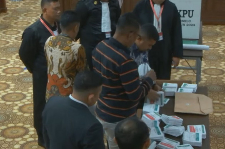 Setelah kotak suara dibuka dan diverifikasi, ternyata 51 suara yang dipermasalahkan merupakan surat suara tidak sah. Rinciannya, surat suara di TPS 10 ada 170 dan surat suara. Sebanyak 166 surat suara terpakai dan empat surat suara tidak terpakai. Dari 166 surat suara terpakai, surat suara tidak sah ada 51.