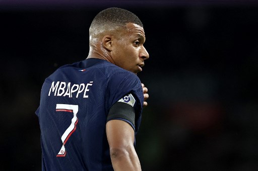 Klub raksasa Liga Spanyol Real Madrid secara resmi mengumumkan kedatangan penyerang Kylian Mbappe pada bursa transfer musim panas ini.