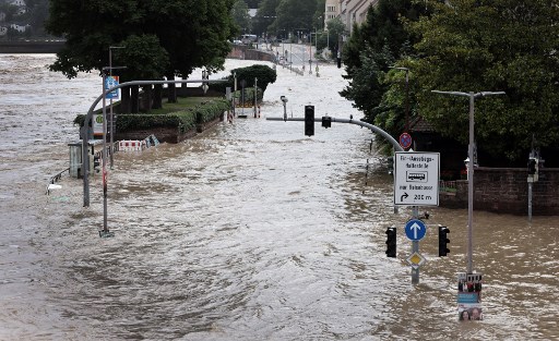 Wilayah bersejarah Heidelberg terendam banjir akibat luapan Sungai Neckar di Heidelberg, barat daya Jerman pada Senin, 3 Juni 2024.