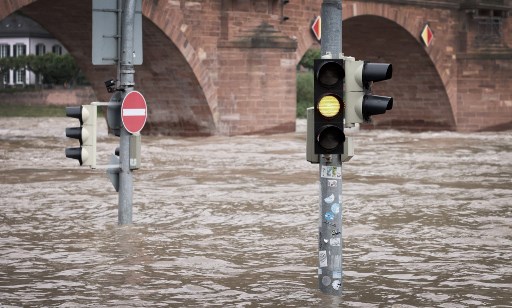 Banjir akibat hujan deras di Jerman selatan telah memakan korban jiwa sedikitnya empat orang. Para korban termasuk tiga orang yang ditemukan di ruang bawah tanah yang terendam banjir pada Senin, 3 Juni 2024. Pada Minggu 2 Juni, seorang petugas pemadam kebakaran tewas ketika mencoba menyelamatkan warga yang terjebak.