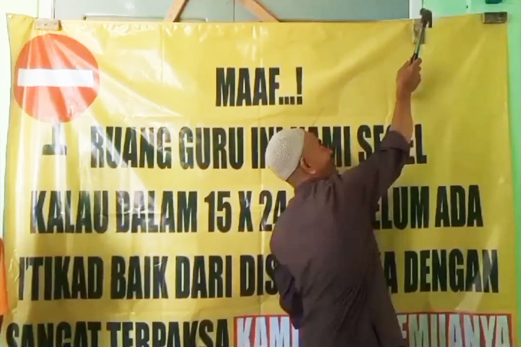 Ratusan siswa dan guru Sekolah Dasar Negeri Tamberu 2 Kecamatan Batu Marmar, terancam tidak bisa mengikuti pelajaran, lantaran sebagian ruangan yang mereka tempati untuk kegiatan belajar mengajar mendadak disegel oleh sejumlah warga yang mengaku sebagai pemilik lahan.