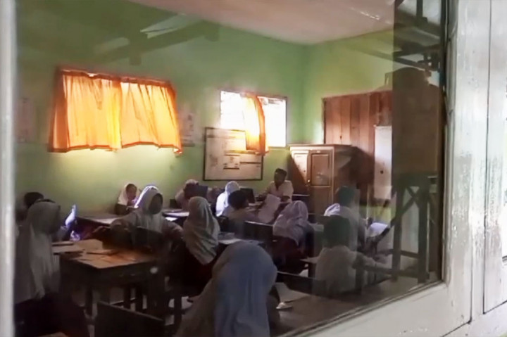 Apabila dalam jangka tersebut belum ada tanggapan pihak ahli waris akan menyegel secara keseluruhan. sementara dari pihak sekolah belum bisa dimintai keterangan terkait penyegelan tersebut. 