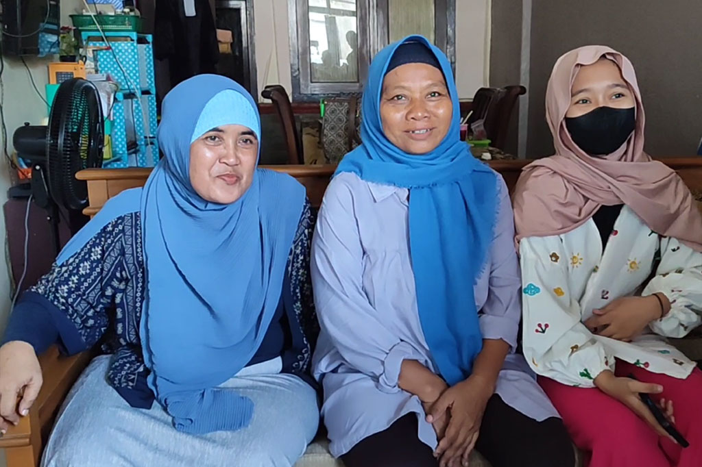 Setelah gagal bertemu pada Jumat, 31 Mei 2024 lalu, hari ini, Selasa, 4 Juni, Kartini dan putrinya Lusiana, berangkat ke Mapolda Jawa Barat untuk menjenguk anaknya Pegi Setiawan. Keberangkatan Kartini dan Lusiana tersebut didampingi oleh salah satu kuasa hukumnya Sugianti Iriani.
