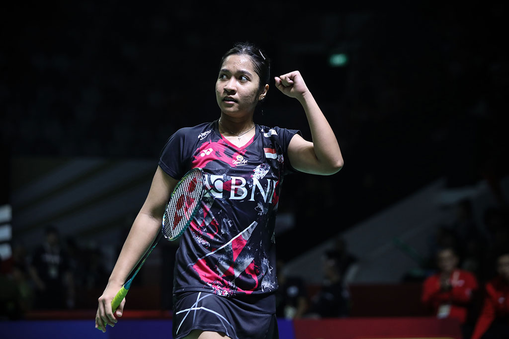 Tunggal putri Indonesia Ester Nurumi Tri Wardoyo menuntaskan laga sengit di partai pertama Indonesia Open 2024 sekaligus mengamankan tempat di babak 16 besar turnamen BWF Super 1000 tersebut.