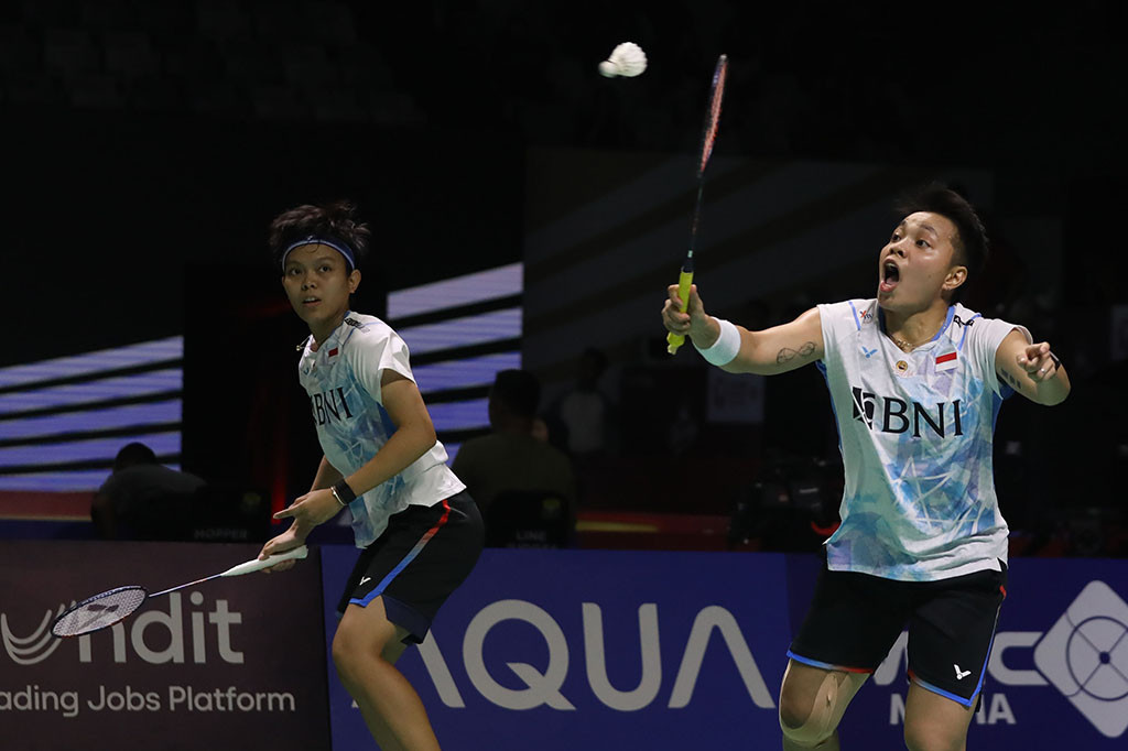 Pasangan ganda putri Indonesia Apriyani Rahayu/Siti Fadia Silva Ramadhanti berhasil mengatasi laga rubber game ketat sehingga berhak melaju ke babak 16 besar Indonesia Open 2024, Selasa, 4 Juni 2024.