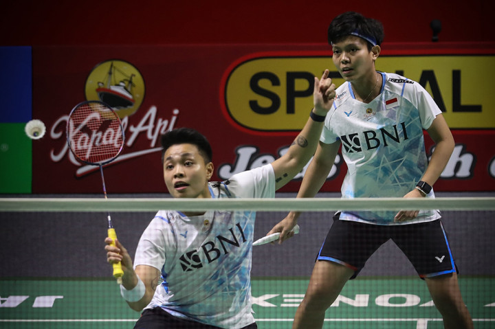 Saat ditanya mengenai apa yang terjadi di gim kedua, dimana mereka tidak bisa langsung membungkus kemenangan, pasangan Indonesia yang turun sebagai unggulan kedelapan tersebut mengakui bahwa mereka bermain terburu-buru.