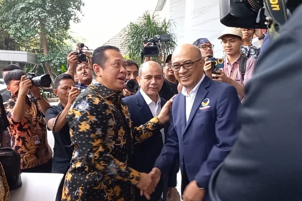 Ketua MPR RI Bambang Soesatyo atau Bamsoet mengunjungi kantor DPP NasDem di NasDem Tower, Gondangdia, Jakarta Pusat, Selasa, 4 Juni 2024. Kunjungannya ke kantor DPP NasDem bertujuan untuk menemui Ketua Umum Partai NasDem Surya Paloh.