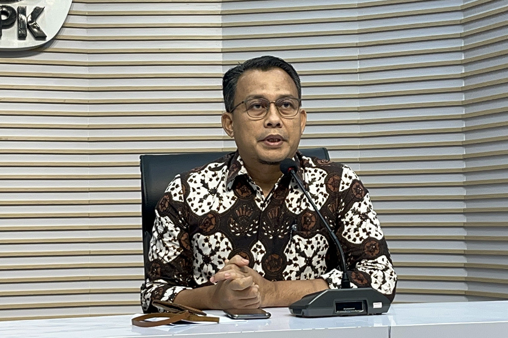 Komisi Pemberantasan Korupsi (KPK) mengonfirmasi telah menerima laporan yang menyeret mantan Gubernur Jawa Timur Khofifah Indar Parawansa saat menjadi menteri sosial (mensos).