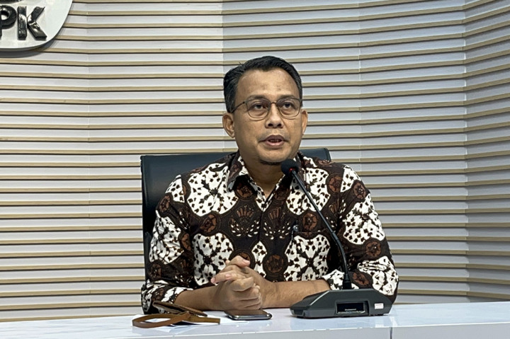 Komisi Pemberantasan Korupsi (KPK) mengonfirmasi telah menerima laporan yang menyeret mantan Gubernur Jawa Timur Khofifah Indar Parawansa saat menjadi menteri sosial (mensos).