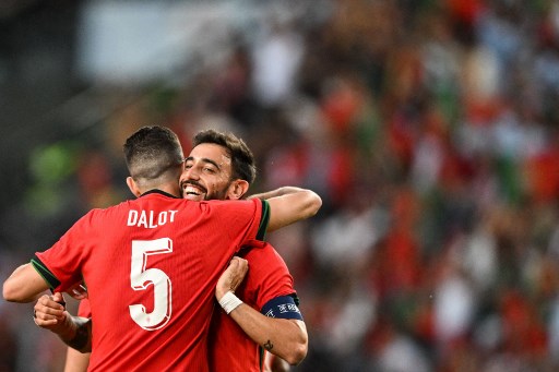 Selecao das Quinas berhasil menambah keunggulan menjadi 3-0 pada menit ke-56. Permainan umpan cepat dituntaskan dengan tembakan keras Bruno Fernandes dari luar kotak penalti yang menjebol pojok kiri gawang kiper Lukas Hradecky.