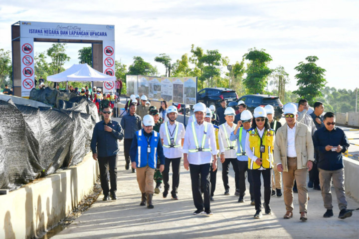 Presiden juga memastikan bahwa progres pembangunan sejumlah infrastruktur tahap pertama di IKN sudah berjalan sekitar 80 persen. Presiden pun optimistis bahwa ia akan mulai berkantor di IKN bulan Juli mendatang. “Insyaallah selesai. Sangat optimistis untuk kantornya, ini masih nunggu satu: air. Airnya Juli,” ucap Presiden.