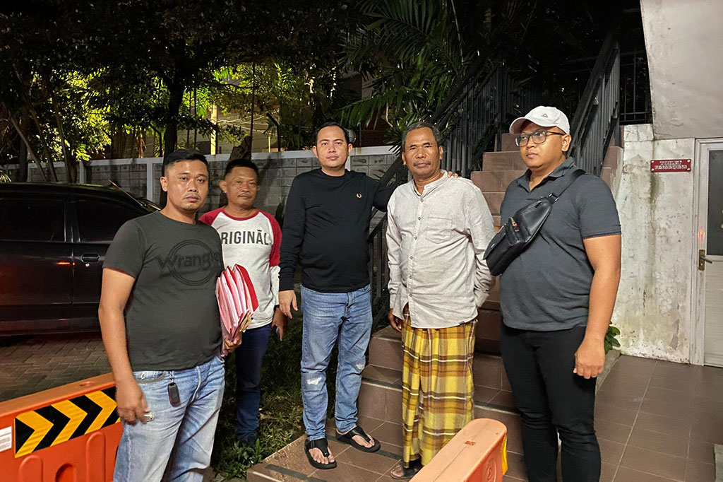 Tersangka I sebelumnya ditetapkan masuk dalam daftar pencarian orang (DPO) pada 11 Desember 2023  dikarenakan mangkir dari panggilan pemeriksaan pihak Kejari Sidoarjo. 