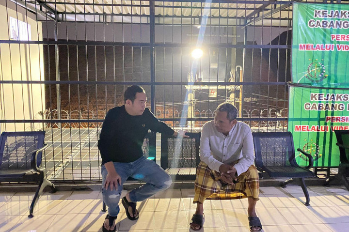 Mereka dinilai bekerjasama dalam perkara dugaan tindak pidana korupsi penguasaan, pengurugan, pengkavlingan dan penjualan TKD Gedangan yang berlokasi di Desa Gempolsari. Kasus dugaan korupsi itu terjadi tahun 2022 dan mengakibatkan kerugian negara senilai lebih dari Rp578 juta. 