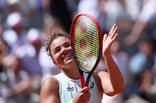 Kini ia tinggal dua kemenangan lagi dalam usahanya untuk mennyamai rekan senegaranya Francesca Schiavone, yang menjuarai French Open 2010.