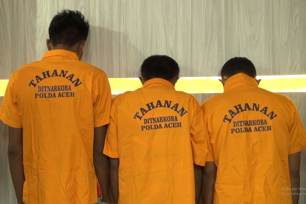 Kemudian Achmad Kartiko menyebutkan, pengungkapan yang kedua yaitu di Beutong Ateuh, Nagan Raya pada 24 April 2024. Pihaknya menangkap AM saat melakukan transaksi ganja seberat 263 kilogram dalam semak hutan.