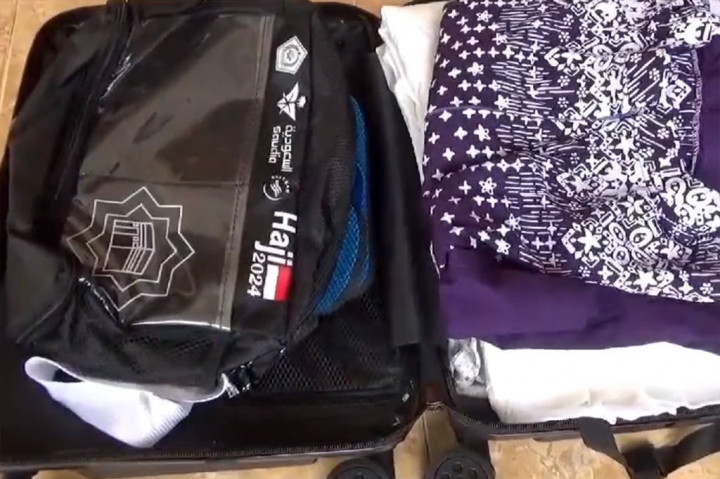 Hotijah-pun tidak menetapkan tarif saat memijat dan menerima berapapun upah yang diberikan pasien. Sebagian upah dari memijat dia tabung selama sekitar 12 tahun untuk melunasi biaya haji yang ditetapkan oleh pemerintah.