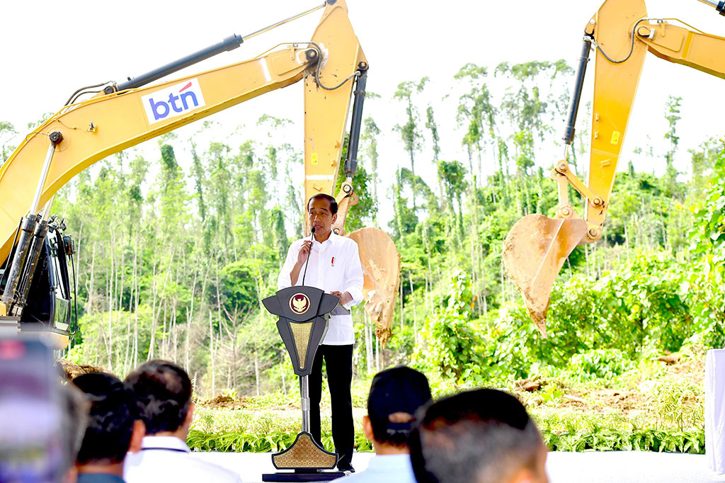 Dalam rangkaian kunjungan kerjanya ke Ibu Kota Negara Nusantara, Kalimantan Timur, Presiden Joko Widodo melakukan peletakan batu pertama (groundbreaking) di beberapa titik, penyedia infrastruktur, dan fasilitas di IKN.